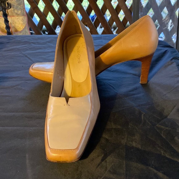 Retro tan and cream  Hugh heels - Picture 1 of 4